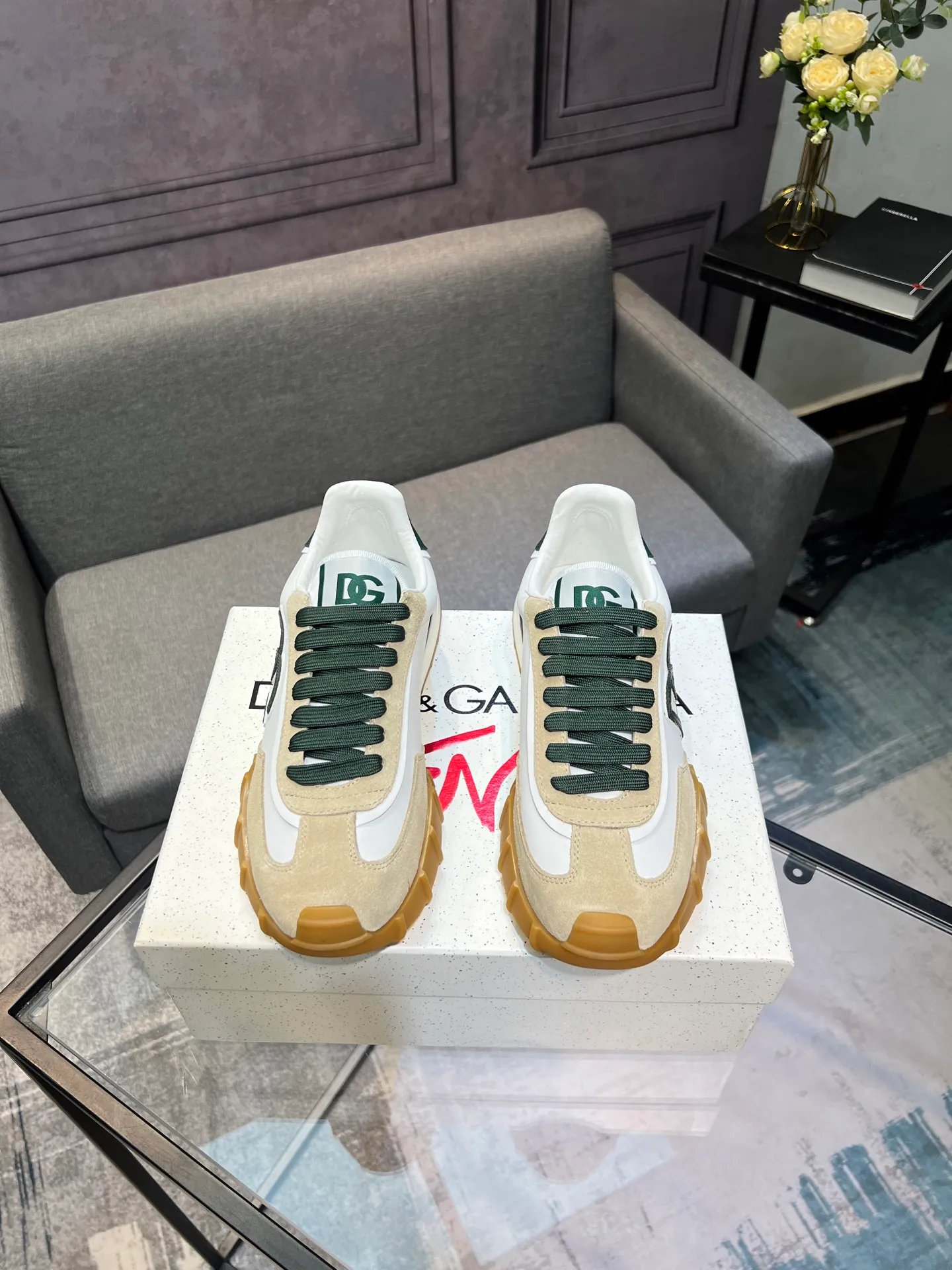 Men's shoes 💰560 Dolce&Gabbana D&G's latest casual sports shoes. Original purchase, development and production. DG's latest explosion. The tongue has the brand's iconic details. It is fashionable and versatile and can add luster to various looks. Create an exquisite design with unique dynamic vitality and modern atmosphere, showing modern and elegant style. Exquisite packaging at the delivery counter🛍📦 ▪️Fabric: Original customized cowhide, lining: Original customized breathable lining, Size: Men's 38-44 (45 46 customized)